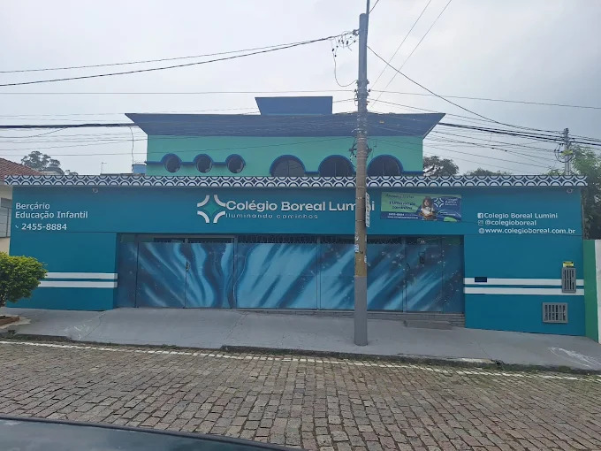 Crianças no Colégio Boreal Lumini